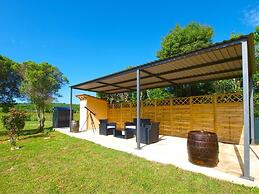 Cozy Apartment With Spacious Garden