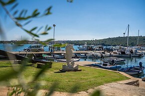 Cozy Apartment With Spacious Garden