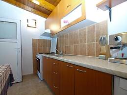 Cozy Apartment With Spacious Garden