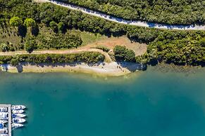 Cozy Apartment With Spacious Garden