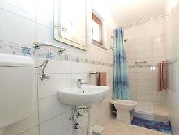 Cozy Apartment With Spacious Garden