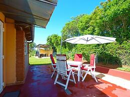 Cozy Apartment With Spacious Garden