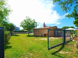 Cozy Apartment With Spacious Garden
