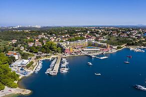 Cozy Apartment With Spacious Garden