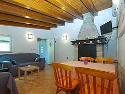 Cozy Apartment With Spacious Garden