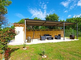 Cozy Apartment With Spacious Garden