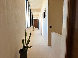 Holbox Midtown Suites