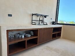 Holbox Midtown Suites