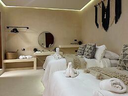 Holbox Midtown Suites