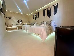 Holbox Midtown Suites