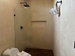 Holbox Midtown Suites