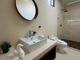 Holbox Midtown Suites