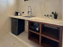 Holbox Midtown Suites