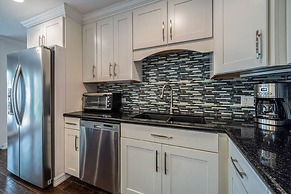 Luxurious Historic 5BR Fredericksburg inn w spa