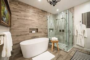 Luxurious Historic 5BR Fredericksburg inn w spa