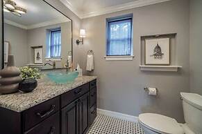 Luxurious Historic 5BR Fredericksburg inn w spa