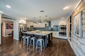 Luxurious Historic 5BR Fredericksburg inn w spa