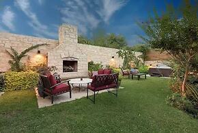 Luxurious Historic 5BR Fredericksburg inn w spa