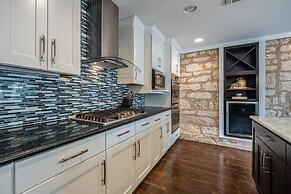 Luxurious Historic 5BR Fredericksburg inn w spa