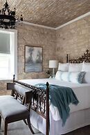 Luxurious Historic 5BR Fredericksburg inn w spa