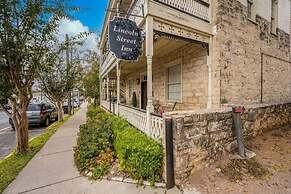 Luxurious Historic 5BR Fredericksburg inn w spa