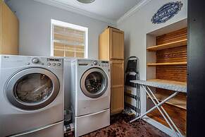 Luxurious Historic 5BR Fredericksburg inn w spa