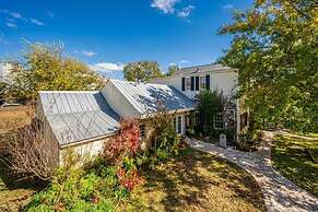 Luxurious Historic 5BR Fredericksburg inn w spa