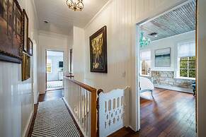 Luxurious Historic 5BR Fredericksburg inn w spa