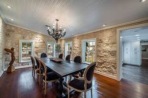 Luxurious Historic 5BR Fredericksburg inn w spa