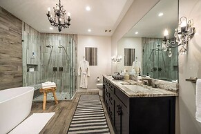 Luxurious Historic 5BR Fredericksburg inn w spa