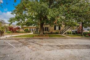 Luxurious Historic 5BR Fredericksburg inn w spa