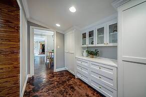 Luxurious Historic 5BR Fredericksburg inn w spa