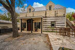 Luxurious Historic 5BR Fredericksburg inn w spa