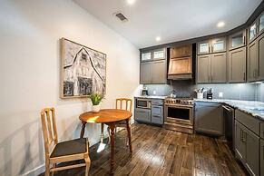 Luxurious Historic 5BR Fredericksburg inn w spa