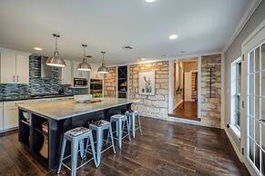 Luxurious Historic 5BR Fredericksburg inn w spa