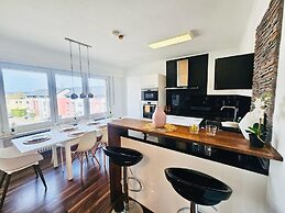 Charming 3 bedrooms with a cozy terrace