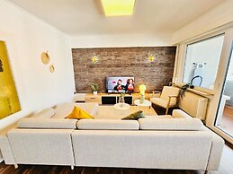 Charming 3 bedrooms with a cozy terrace