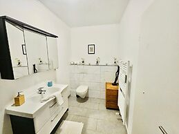 Charming 3 bedrooms with a cozy terrace