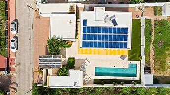 NEW Premium 4BR Large Pool Outdoor Kitchen