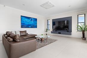 NEW Premium 4BR Large Pool Outdoor Kitchen