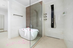 NEW Premium 4BR Large Pool Outdoor Kitchen