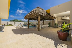 NEW Premium 4BR Large Pool Outdoor Kitchen