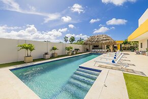 NEW Premium 4BR Large Pool Outdoor Kitchen