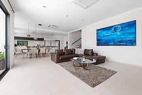 NEW Premium 4BR Large Pool Outdoor Kitchen