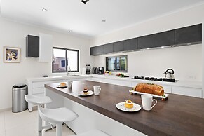 NEW Premium 4BR Large Pool Outdoor Kitchen