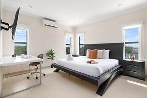 NEW Premium 4BR Large Pool Outdoor Kitchen