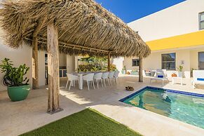 NEW Premium 4BR Large Pool Outdoor Kitchen