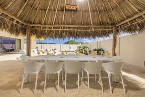 NEW Premium 4BR Large Pool Outdoor Kitchen