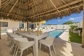 NEW Premium 4BR Large Pool Outdoor Kitchen