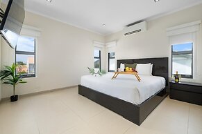 NEW Premium 4BR Large Pool Outdoor Kitchen